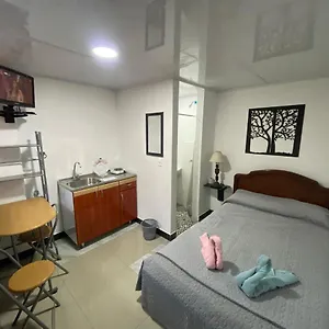 Apartamento Apartaestudio pequeño privado cerca al aeropuerto